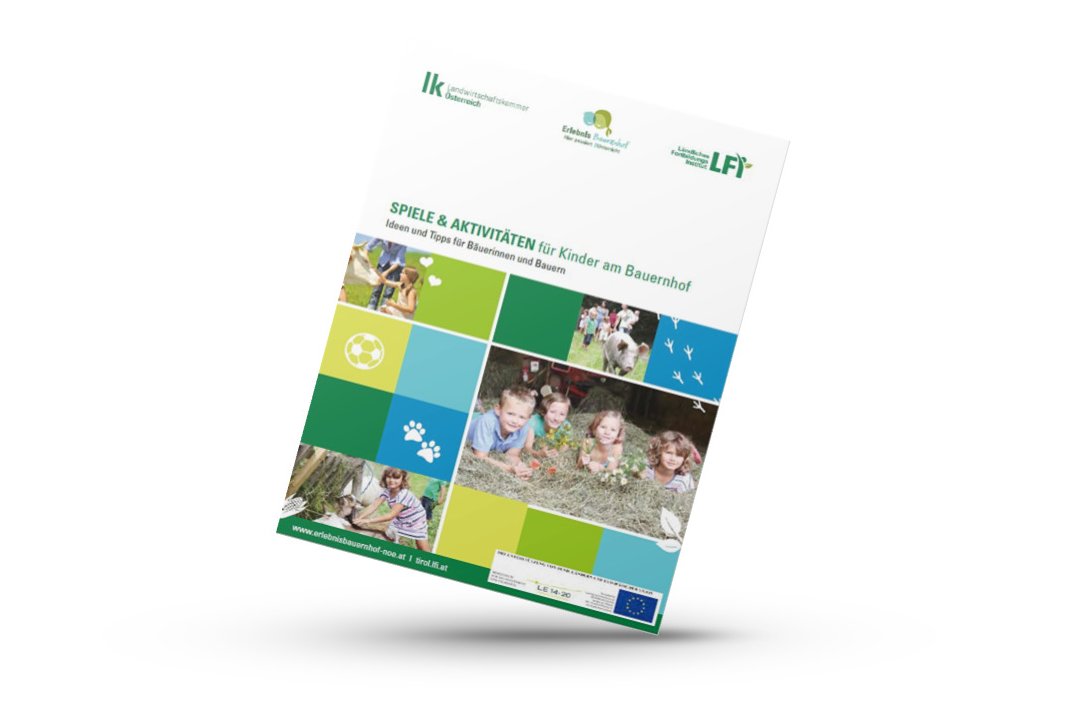 Mockup von Broschüre Spiele und Aktivitäten für Kinder am Bauernhof von Landwirtschaftskammer Österreich, Erlebnis Bauernhof, LFI und BMLRT