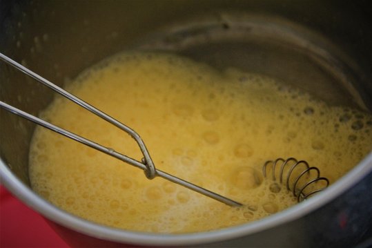 Eier verquirreln ©Elisabeth Heidegger/LK Niederösterreich