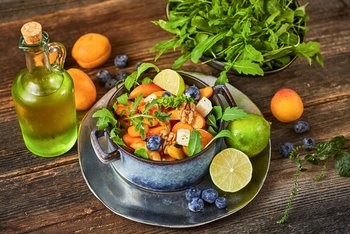 Aprikosen-Möhren-Käse-Salat