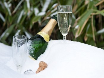 Sekt mit Sektglas in Eis gekühlt