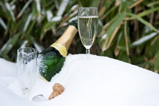 Sekt mit Sektglas in Eis gekühlt