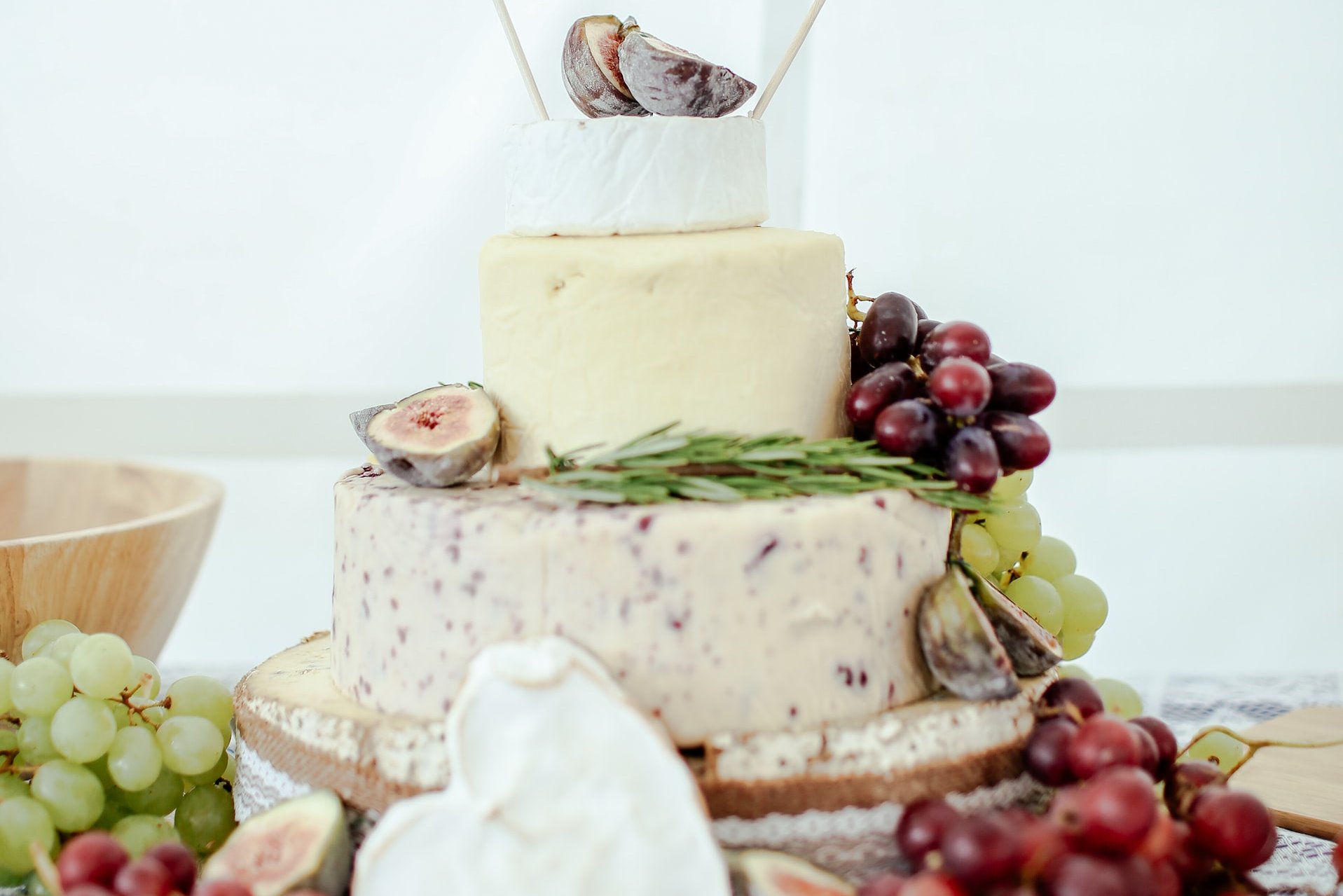 Laibe Käse übereinander gestapelt ©unsplash