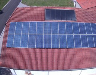 Landwirtschaftliche Dachfläche für Photovoltaikanlage genutzt.