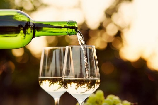 reinen-Wein-einschenken