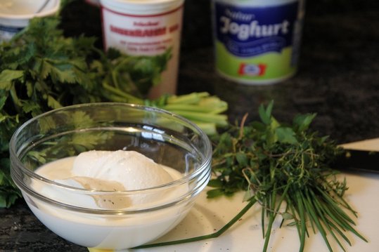 Tipp: Eine Sauerrahm-Joghurt-Kräutersoße schmeckt köstlich zu diesem Gericht. Gutes Gelingen wünscht Elisabeth Heidegger! ©Elisabeth Heidegger/LK Niederösterreich