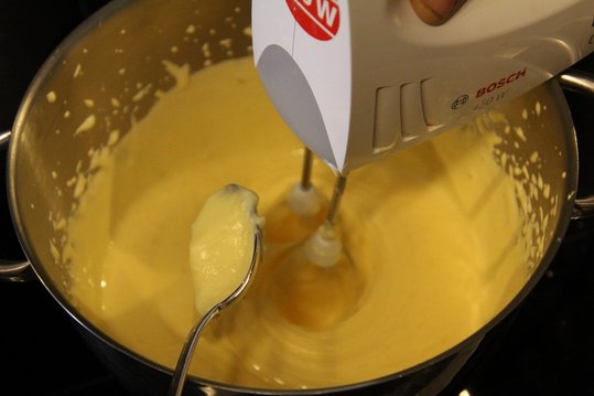 Masse wie einen Pudding kurz aufkochen lassen. ©Elisabeth Heidegger/LK Niederösterreich