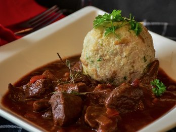 Wildgulasch mit Semmelknödel ©pixabay