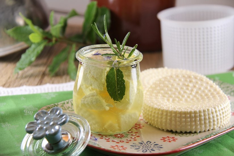 Frischkäse in Öl und natur