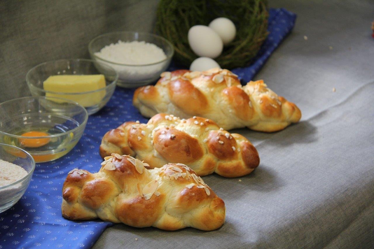 Drei fertige Allerheiligen-Striezel