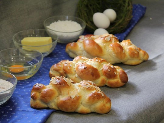 Drei fertige Allerheiligen-Striezel