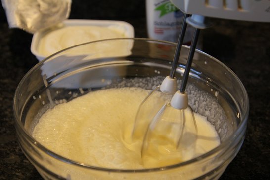 Sahne für die Fülle cremig schlagen ©Elisabeth Heidegger/LK Niederösterreich