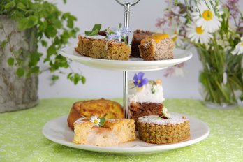 Kuchen vom Blech auf Etagere