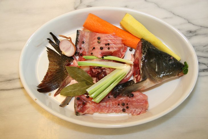 Zutaten für eine Fischsuppe