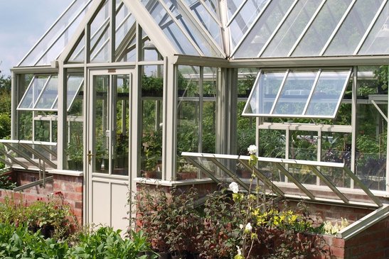 Die Winterzeit kann im Gewächshaus für einen Großputz genutzt werden. ©pixabay