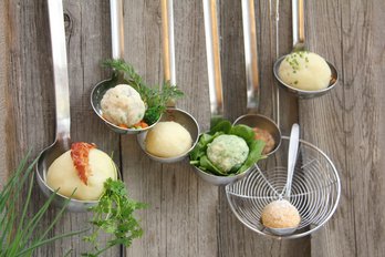 Knödel und Knödelschöpfer
