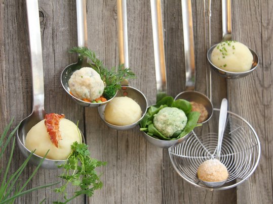 Knödel und Knödelschöpfer