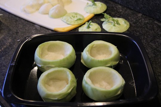 Ausgehöhlte Kohlrabi