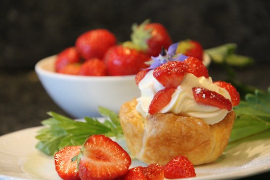 Erdbeertörtchen mit Schlagobers