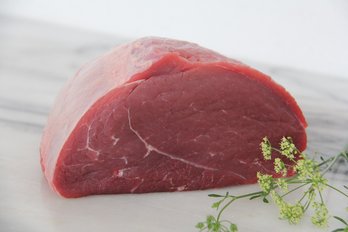 Nuss geteilt ©Elisabeth Heidegger/LK Niederösterreich