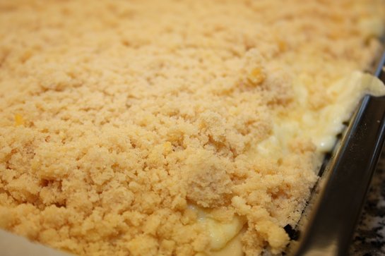 Den fertig belegten Kuchen im Rohr backen ©Elisabeth Heidegger/LK Niederösterreich