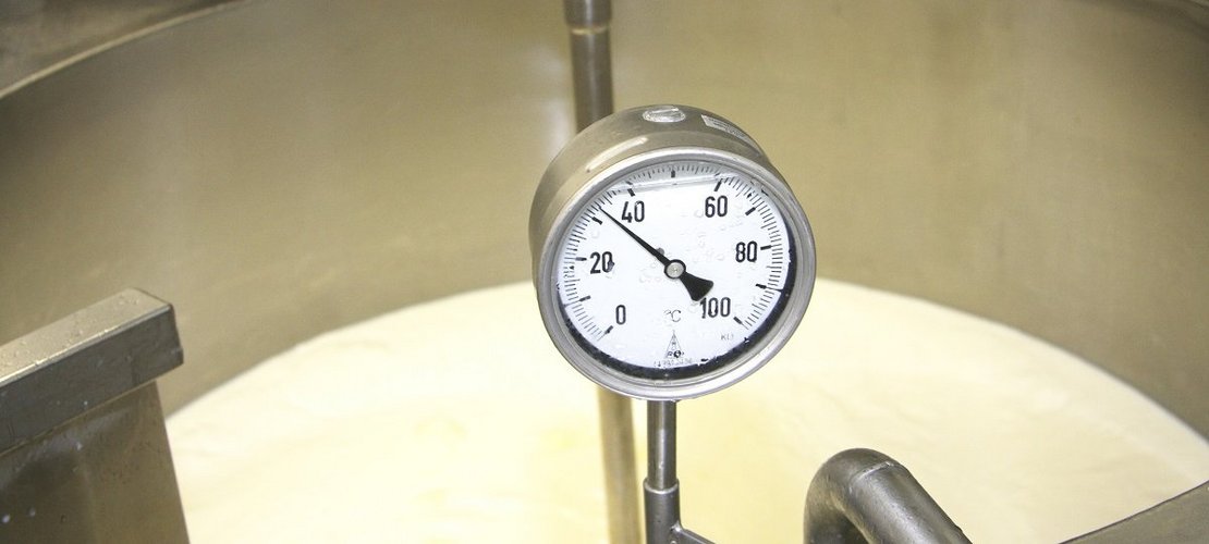 Milchbearbeitung in Molkerei im Milchtank ©Paula Pöchlauer-Kozel/LK Niederösterreich