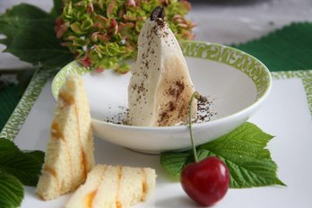 Phantasievolle Nachspeise angerichtet