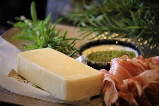 Zutaten für Schafschnittkäse auf Blattsalat ©Elisabeth Heidegger/LK Niederösterreich