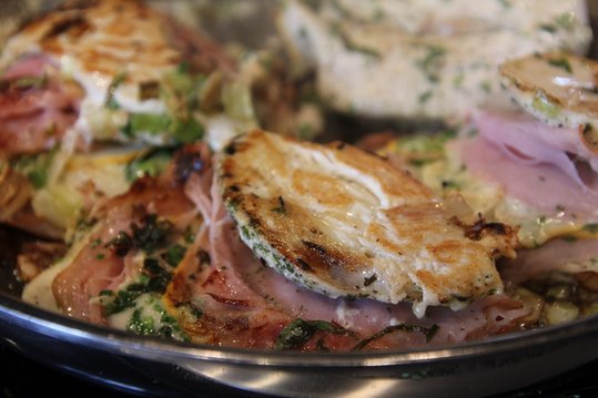 Hühnerschnitzel anbraten ©Elisabeth Heidegger/LK Niederösterreich