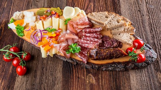 Brettljausn - Wurst und Käse Platte - Jause