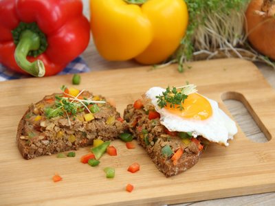 Das Resterlbrot schmeckt gut und ist eine perfekte Verwertung, wenn beim Mittagessen was übrigbleibt.