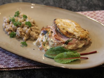 Mit Schinken, Käse und Bärlauch gefülltes Hühnerschnitzel ©Elisabeth Heidegger/LK Niederösterreich