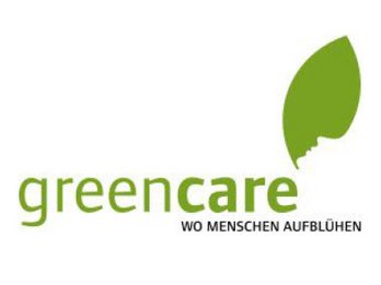 Logo Greencare mit grünem Blatt und Gesichtsilhouette und Text Wo Menschen aufblühen