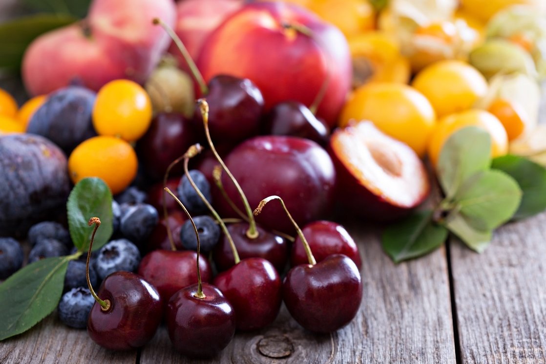 Steinobst mit Kirschen, Zwetschken, Pflaumen, Marillen, Aprikosen, Pfirsichen von ©fahrwasser/AdobeStock_89322871