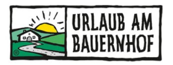Logo Urlaub am Bauernhof mit Text rechts und links Bild mit Landschaft, Bauernhof und aufgehender Sonne