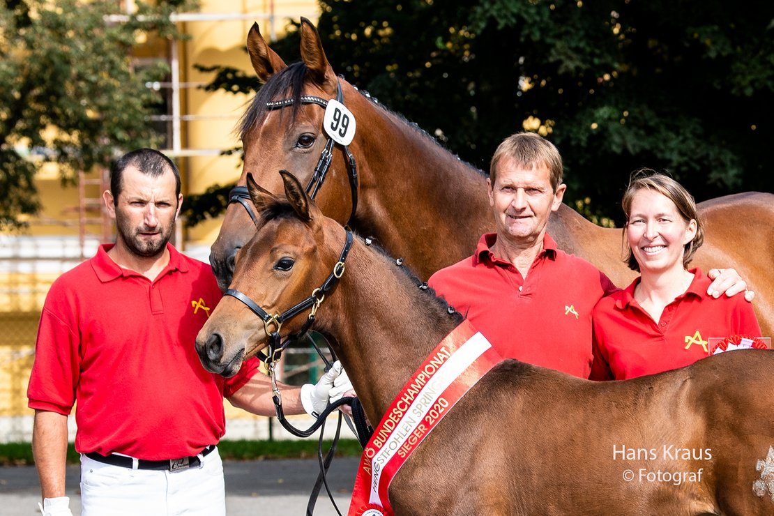 Franz Habersatter mit seinem Lieblingspferd und Ehefrau Sandra