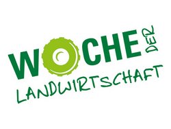 Logo Woche der Landwirtschaft in grüner Schriftfarbe und mit Zahnrad im Text