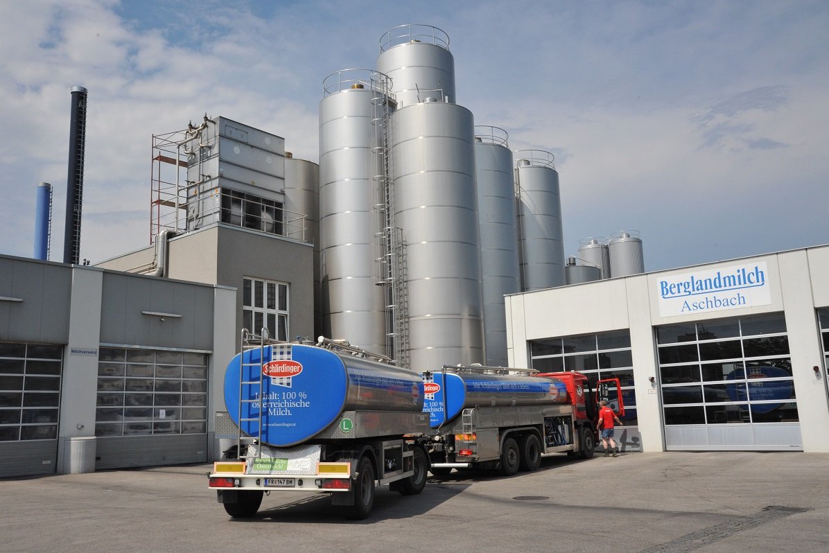 Milchanlieferung in Molkerei Berglandmilch mit Milchlieferwagen ©Paula Pöchlauer-Kozel/LK Niederösterreich