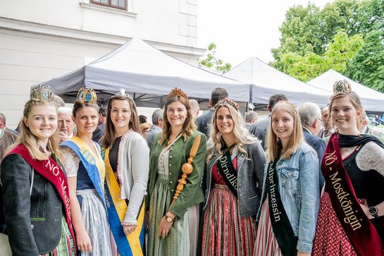 Die Produkthoheiten Niederösterreichs bei der Festveranstaltung zu 100 Jahre Landwirtschaftskammer Niederösterreich. ©Georg Pomaßl/LK Niederösterreich