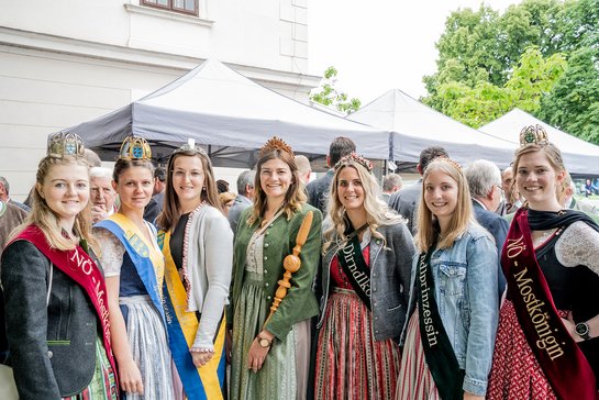 Die Produkthoheiten Niederösterreichs bei der Festveranstaltung zu 100 Jahre Landwirtschaftskammer Niederösterreich. ©Georg Pomaßl/LK Niederösterreich