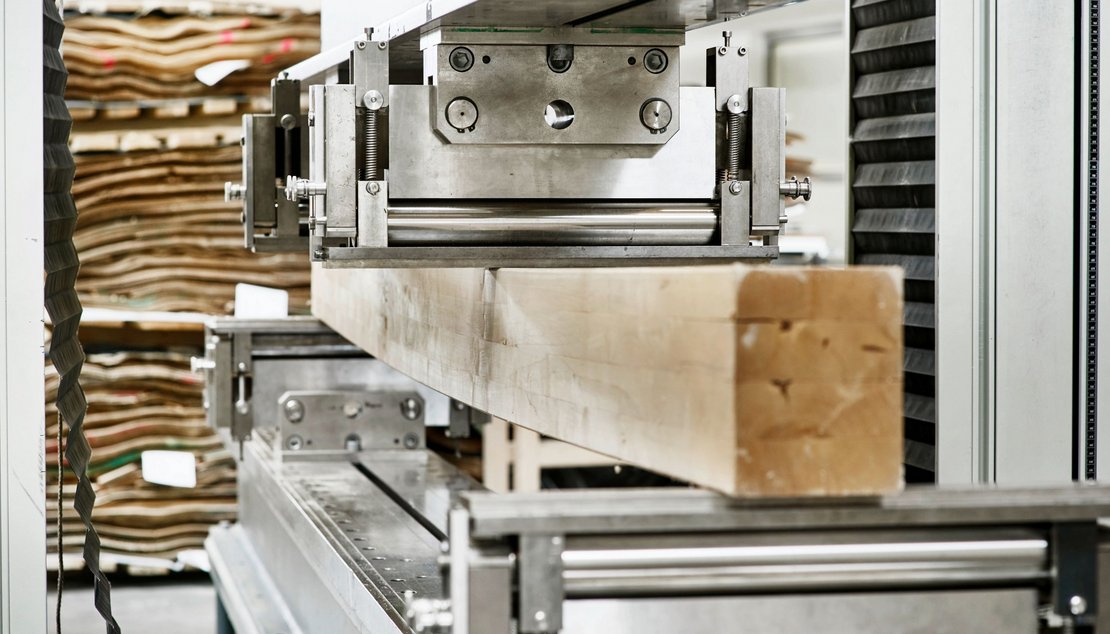 Maschinelle Holzverarbeitung ©BMLRT/Alexander Haiden 