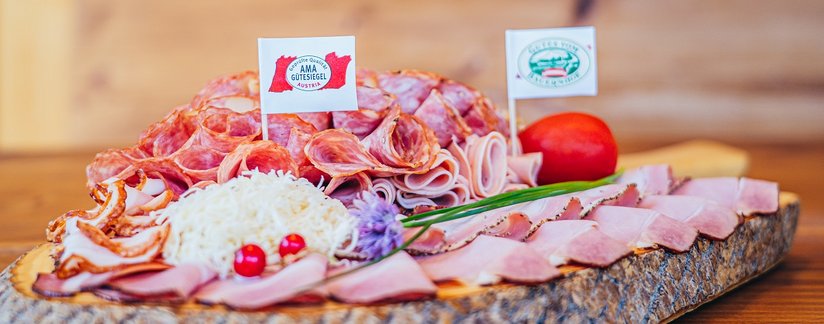 Schinken und Speck aus Österreich mit AMA Gütesiegel und Gutes vom Bauernhof-Logo