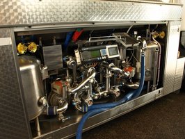 Milchsammelwagen holt Milch vom Betrieb ©Franz Groissmayer/LK Niederösterreich