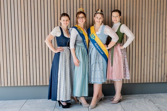 Zepterübergabe bei den Milchhoheiten ©Georg Pomaßl/LK Niederösterreich