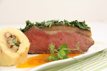 Beiried im Kräutermantel