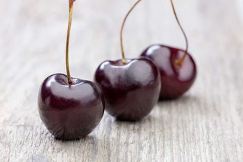 Weichsel liegen auf einem Holztisch