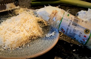 Geriebener Kren mit Steirischem Kren