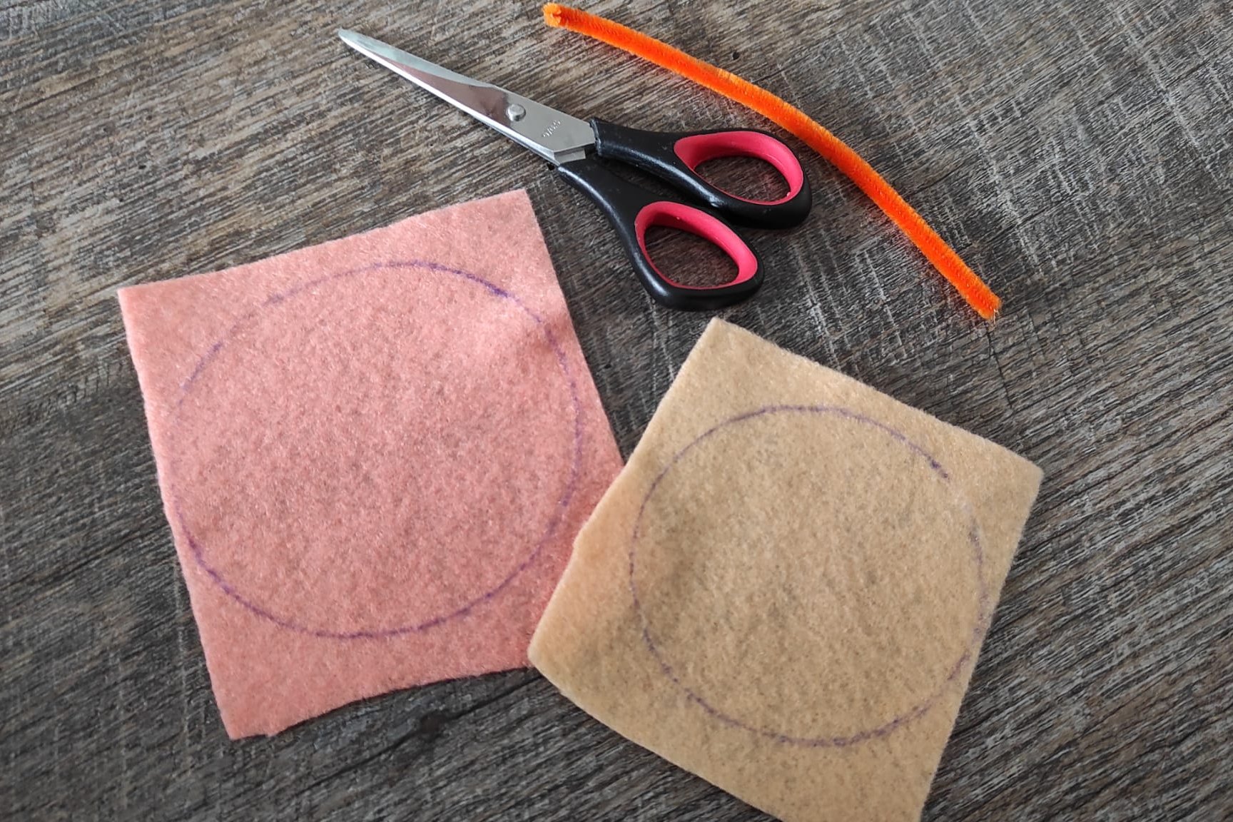 Filz, Schere, Pfeifenputzer