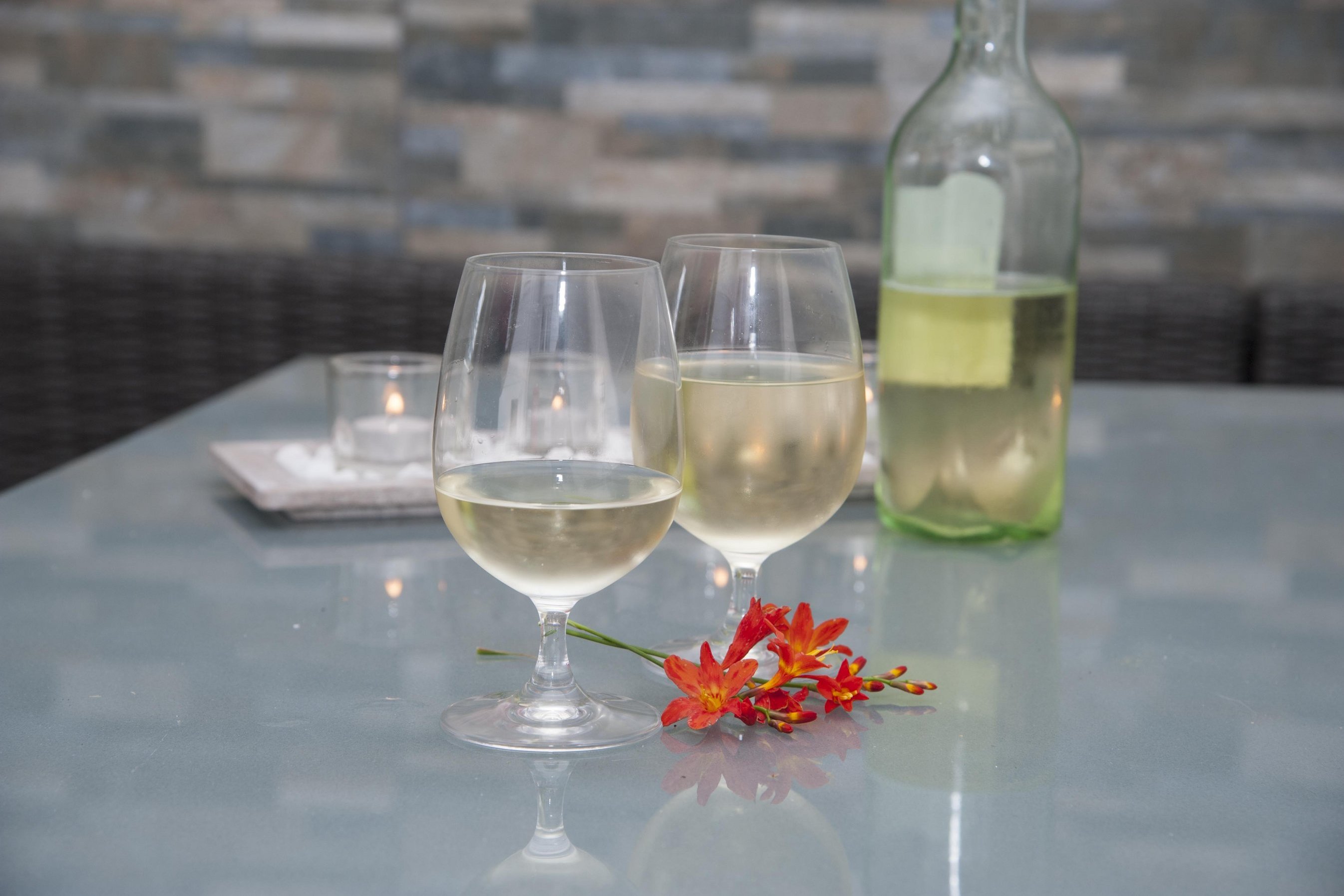 Mostglas mit Mostflasche