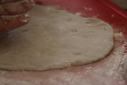 Teig auswalken ©Elisabeth Heidegger/LK Niederösterreich