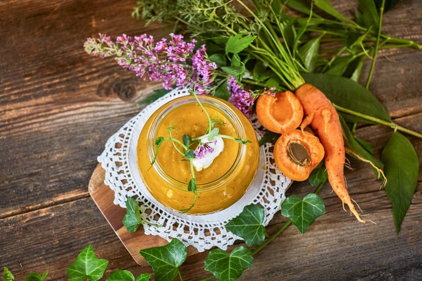 Suppe mit Aprikose und Möhre